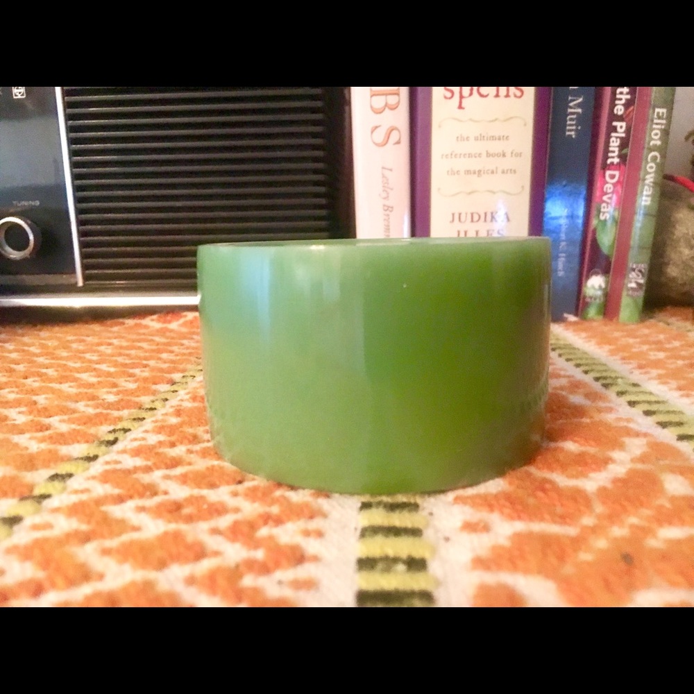 Bakelite bagels & cuff vintage jewelry lot - Picture 6 of 6
